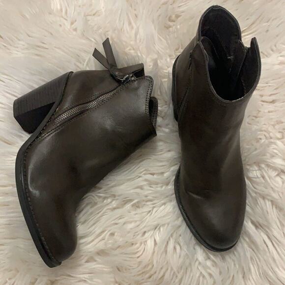 AMERICAN RAG BOOTIES SIZE 7M - Picture 2 of 5